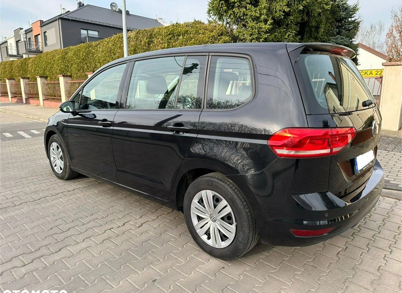 Volkswagen Touran cena 59600 przebieg: 220100, rok produkcji 2017 z Koszalin małe 232